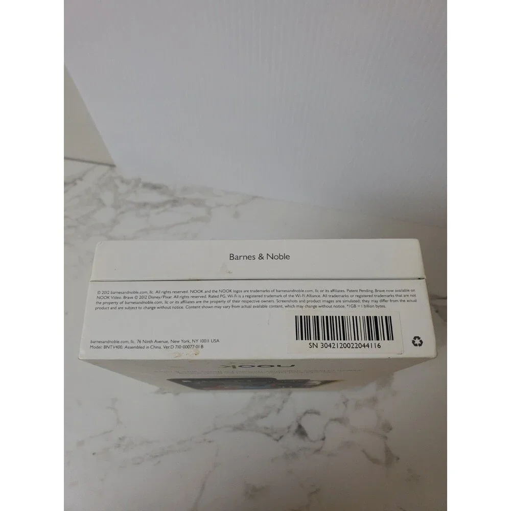 Barnes & Noble Nook HD BNTV400 8GB Tab eReader w cord powers up but won't charge